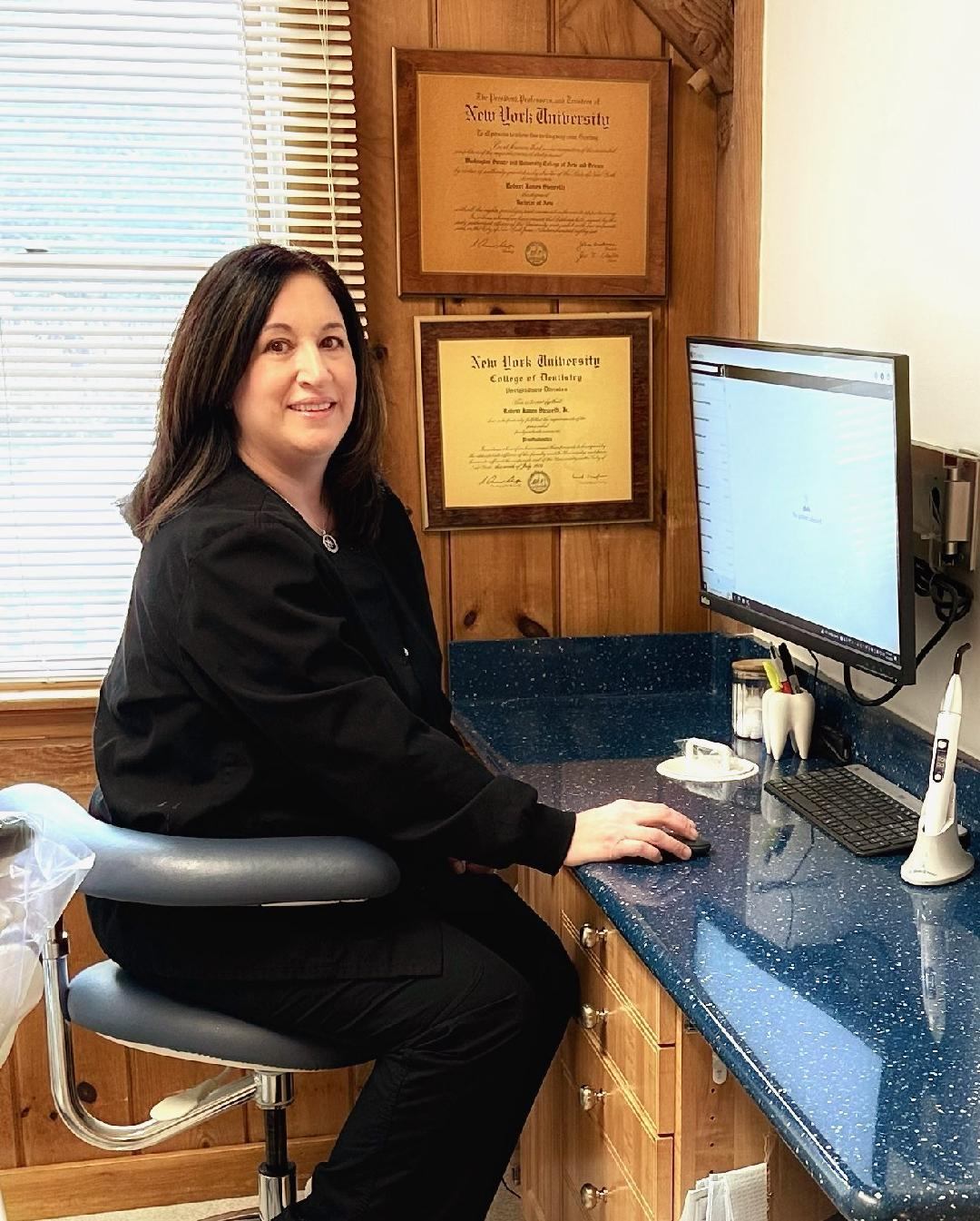 Dental_assistant_pic1 Dental_assistant_pic1